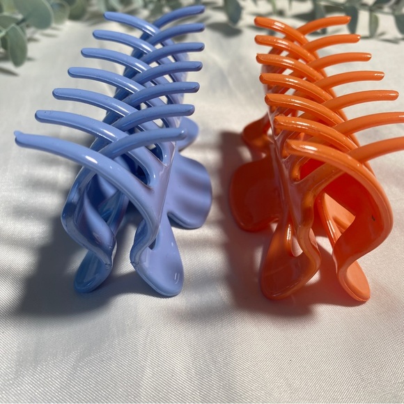 Set of Two Claw Hair Clips 3.5 Inches Long Blue & Orange - Picture 4 of 6